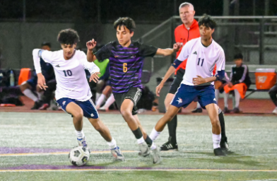 Varsity Boys Soccer ties 0-0 against Lynbrook High School